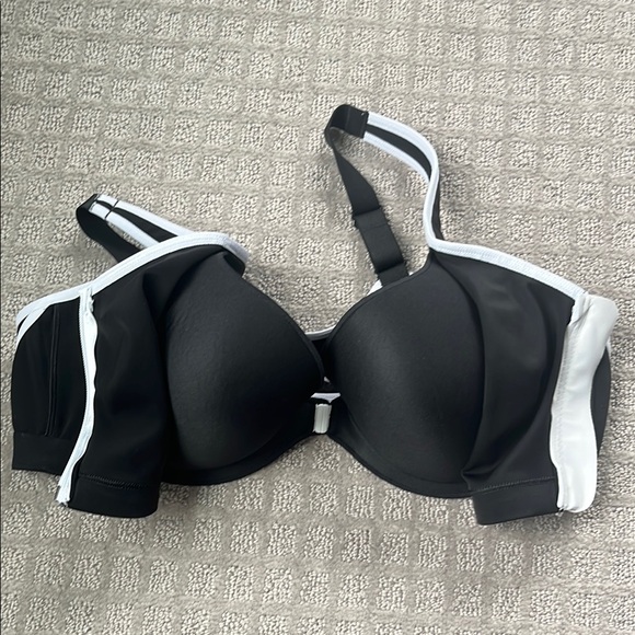 Victoria’s Secret Knockout Front Close Zip Front Black and White Sports Bra 38C - Picture 4 of 4